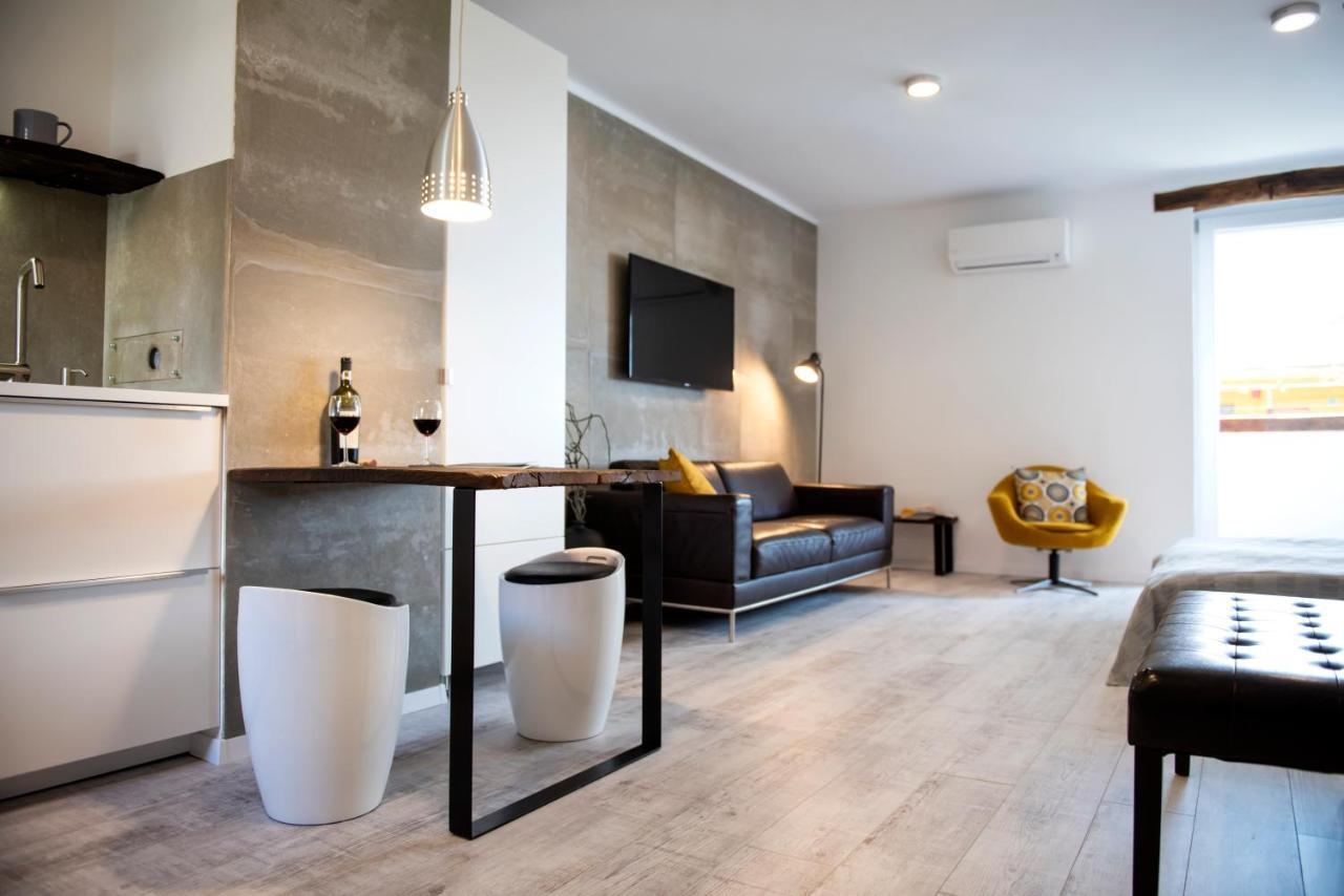 Appartamento Loft Apartman Pécs Esterno foto
